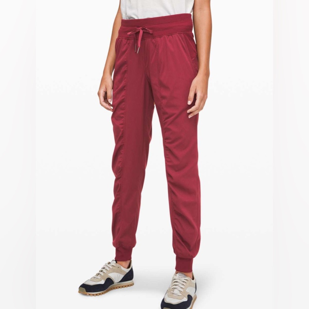 #439 Lululemon Dance Studio Jogger
Chianti Sz 10